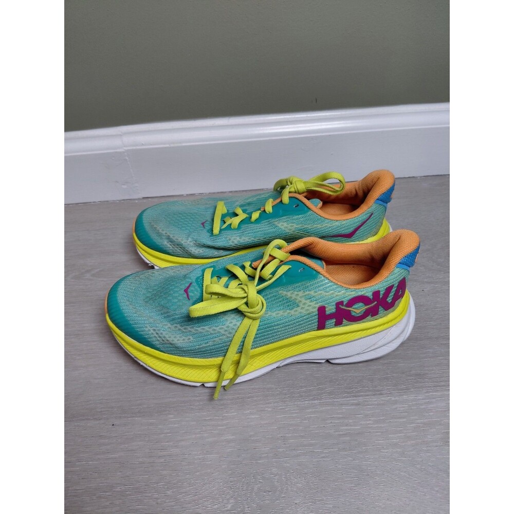 Hoka One Clifton 9 Youth Size 3.5MD Teal Sneakers